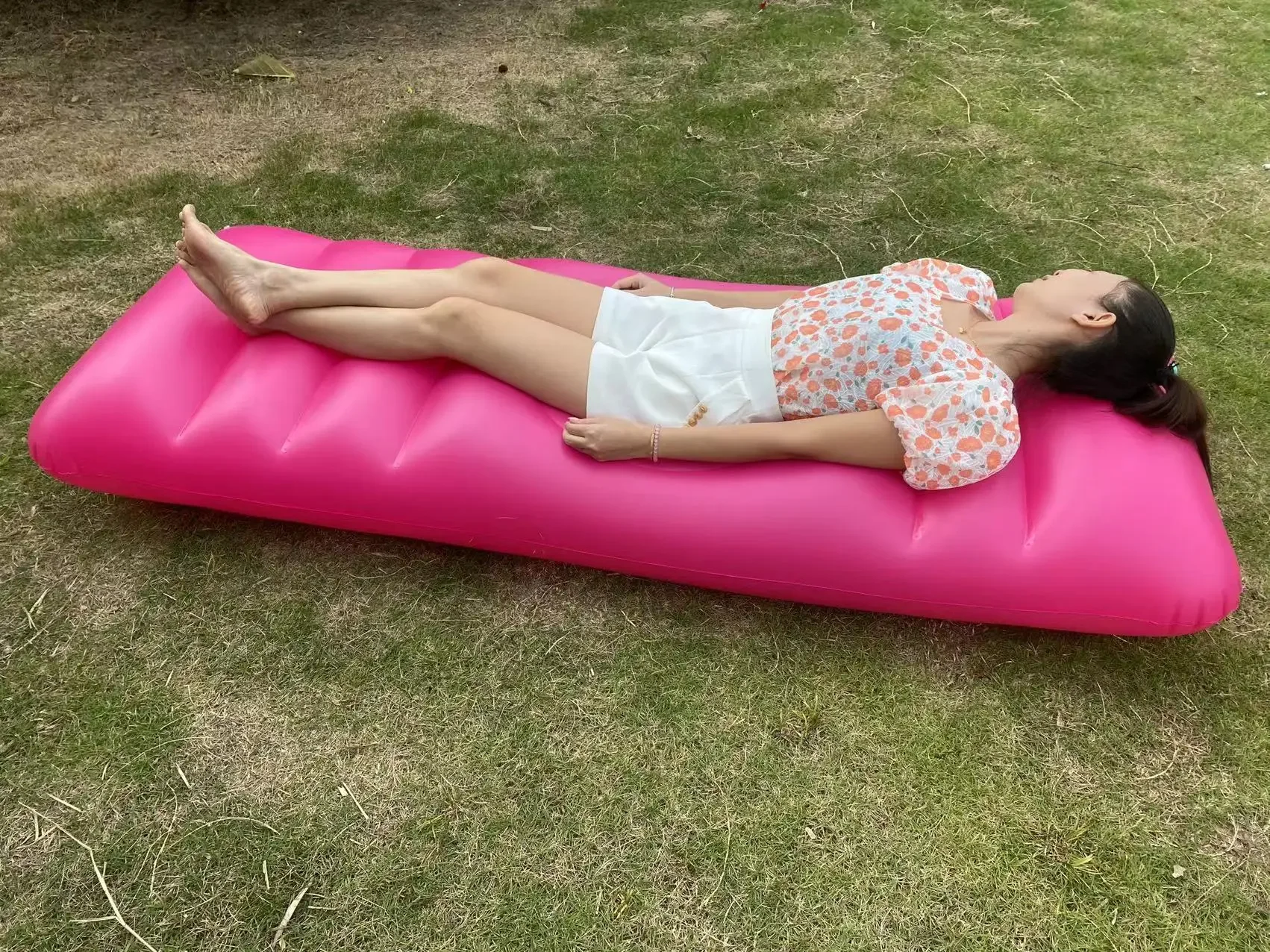 Sleep on an inflatable bed and lie down, and you don't need to sleep on your stomach after buttock augmentation