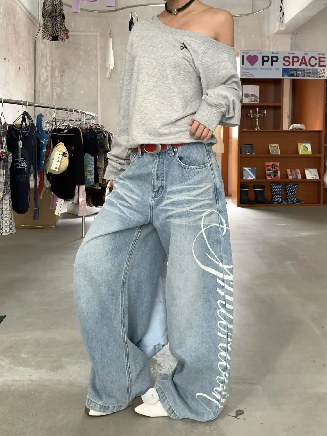 American high street retro letter printed jeans for women, loose and versatile straight wide leg floor mopping trousers