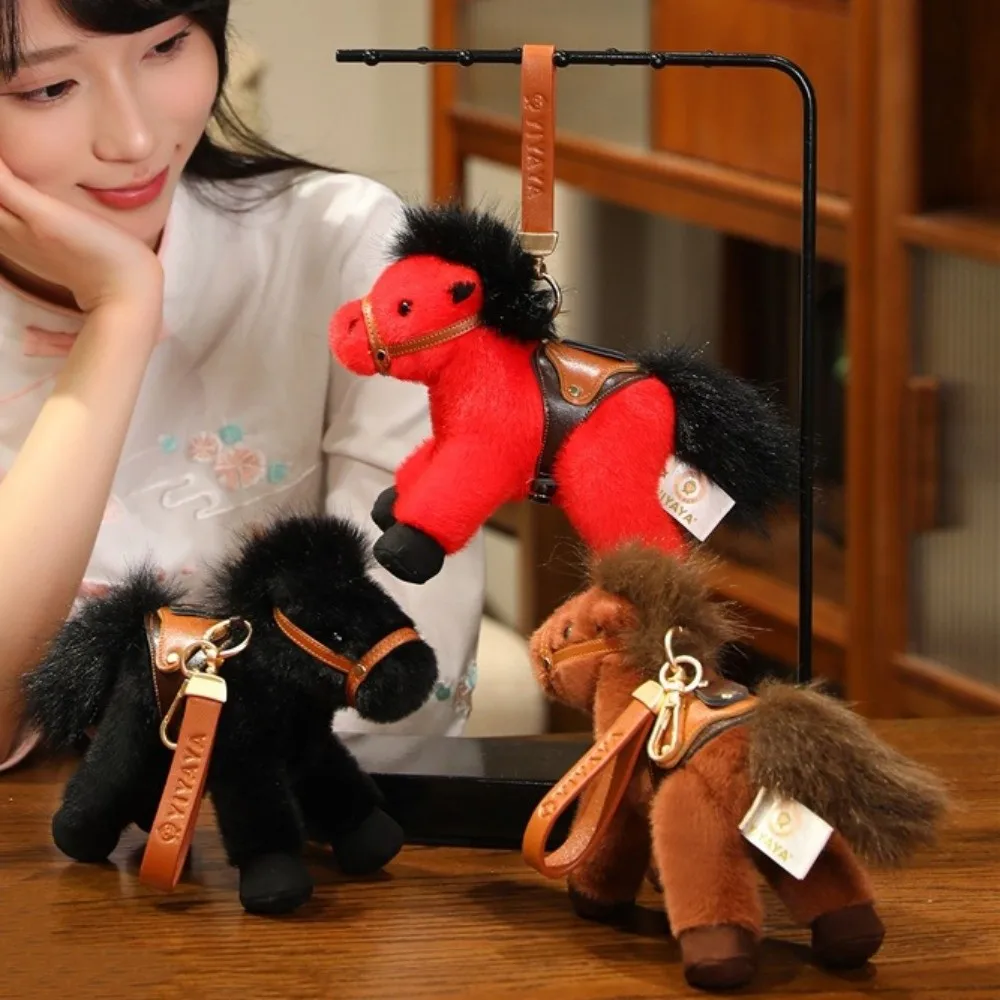 Breloczek z pluszowym koniem z kreskówki, uroczy breloczek z pluszowym ponim, miękka zawieszka z koniem, pluszowa zabawka symulująca konia.