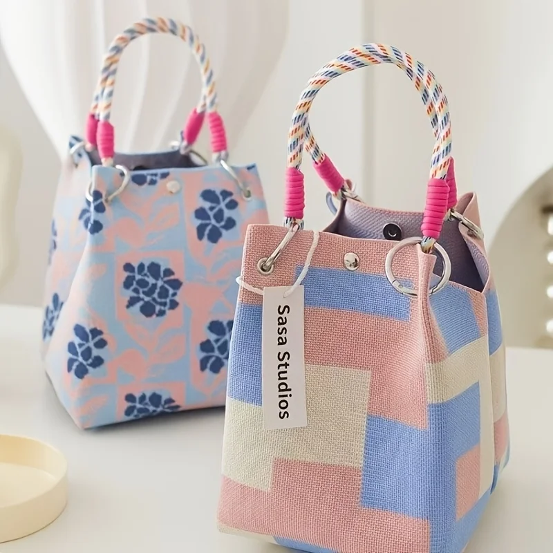 

Retro two-tone tote: large capacity, buckle closure, fixed strap. Perfect for work & travel. Handheld style.