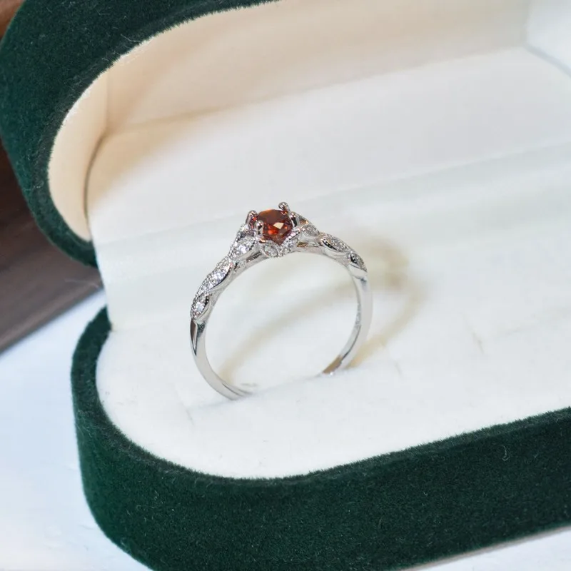 S925 فضة خفيفة فاخرة الرمان الأحمر الزركون المرأة خاتم، خاتم الأحجار الكريمة أزياء بسيطة