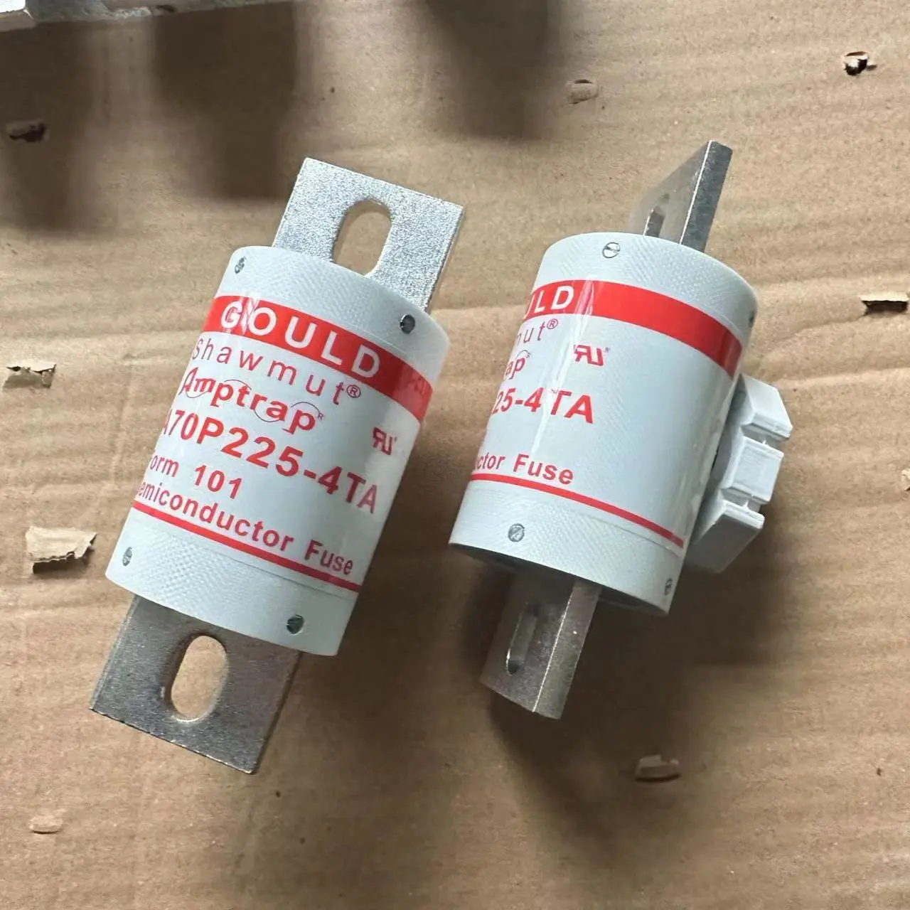 Fuses: A70P225-4TA 225A 700V / A70P250-4TA A70P300-4TA A70P400-4TA / A70P225-4 A70P250-4 A70P300-4 A70P350-4 A70P400-4