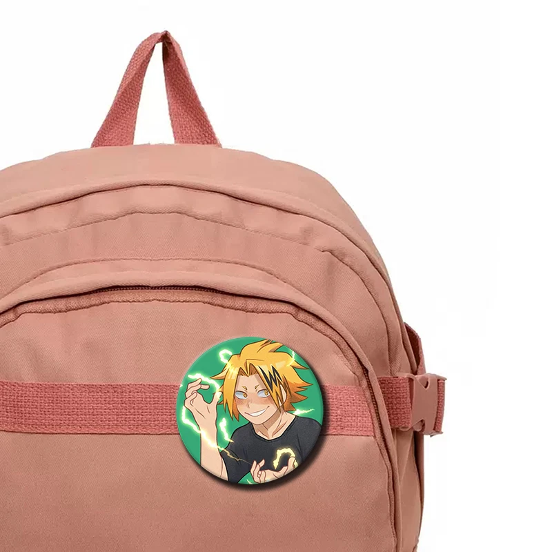 Pin de Anime Denki Kaminari 58mm Insignia - usage example