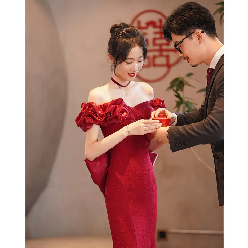 

Toast Dress off-Shoulder 2025 New Wine Red Senior Evening Dress Host Dress Fishtail Light Luxury