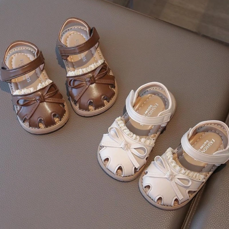 

Summer Girl Princess Sandals 2026 New Korean Version Child Flat Shoes Retro Daily Versatile Girl Bow Shoe Child Walking Sandals