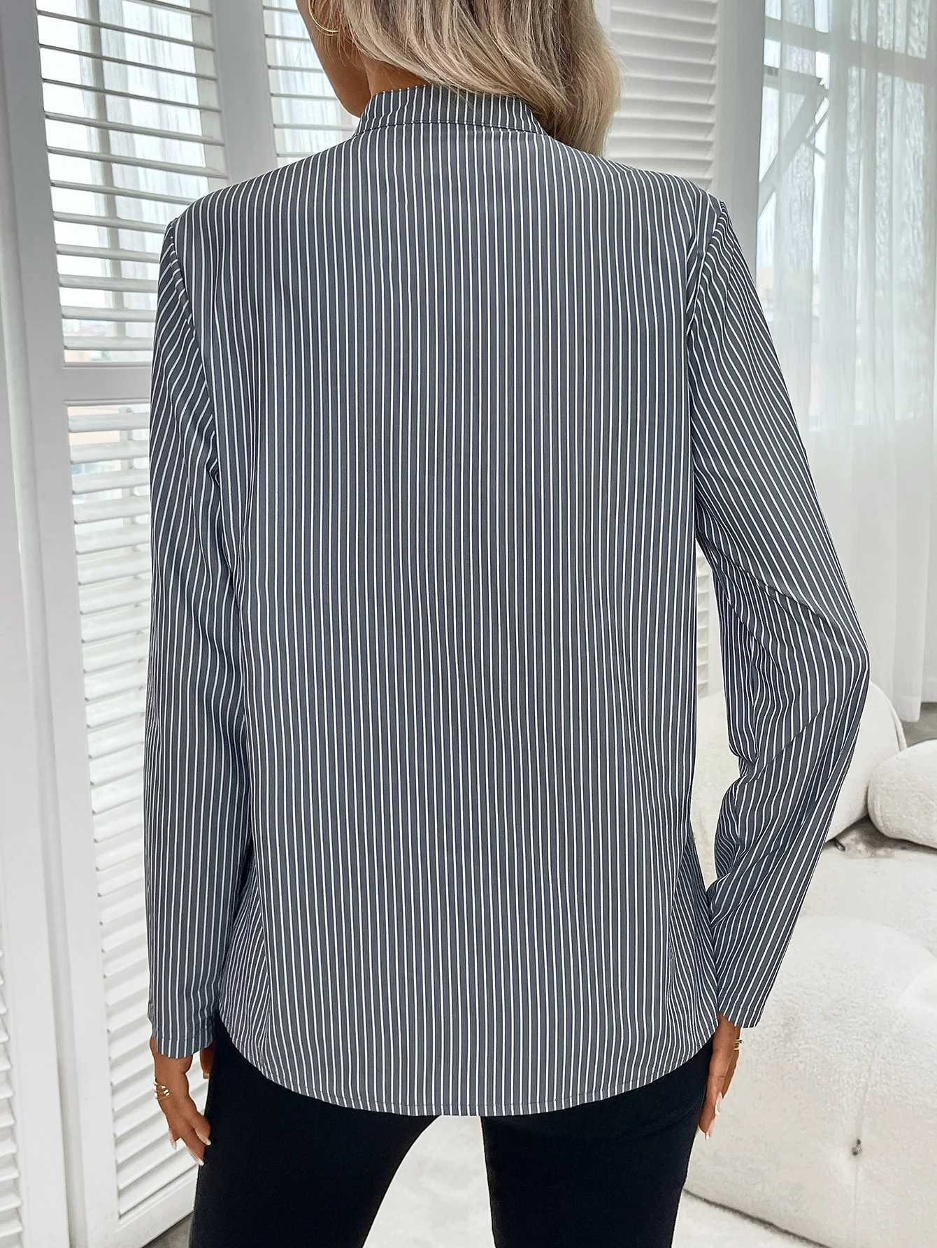 เสื้อเชิ้ตผู้หญิงลายทาง คอวี แขนสั้น สไตล์ลำลอง เหมาะสำหรับฤดูใบไม้ร่วง ใส่เที่ยวพักผ่อนได้