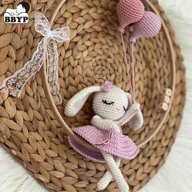 Jouet en peluche lapin au crochet fait à la main avec ballon, décoration de la maison et de la chambre des enfants, cadeaux d\'anniversaire, 15cm