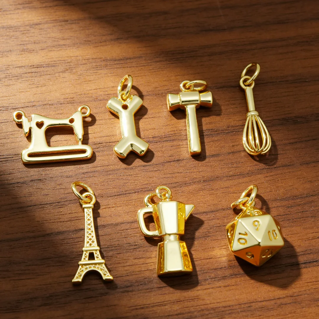 

5 шт. подвесок: молоток, башня, швейная машинка, венчик, кофейник, косточка. Латунные, блестящие, для изготовления ожерелий, браслетов, ювелирных изделий и аксессуаров.