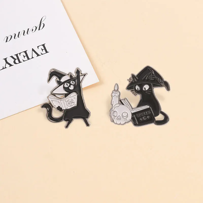 Halloween-Hexen-Schwarzkatzen-Grusel-Kürbis-Voodoo-Puppe-Emaille-Abzeichen, süße Brosche mit Zitat für Jacken- und Rucksack-Dekoration, Geschenk – Detail 3