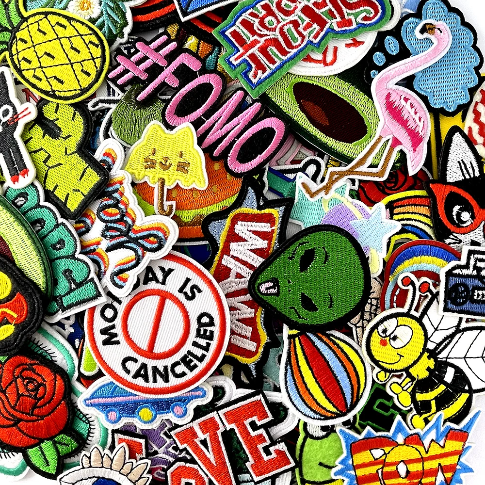 100Pcs/Lot Mixed Random Cartoon Patch Badge Decoration Embroidery Applique Ironing Clothing Sewing Supplies Decorative Patches