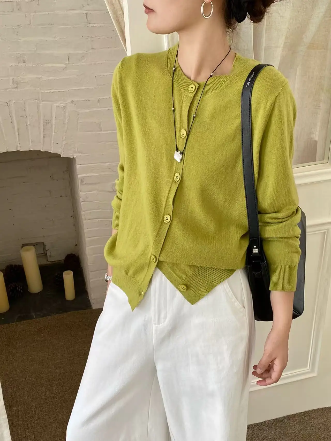 سترة نسائية من صوف ميرينو 100% أنيقة بلون نقي ورقبة دائرية سترة تريكو صديقة للبشرة ناعمة للاستخدام اليومي طراز متعدد الاستخدامات