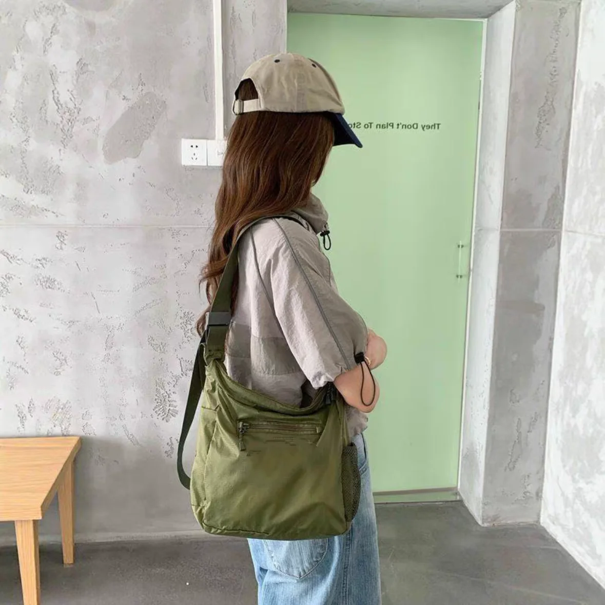 Casual Nylon Single Shoulder Bag Unisex Outdoor Sports Bag Lightweight Multifunctional Crossbody Bag for Men And Women