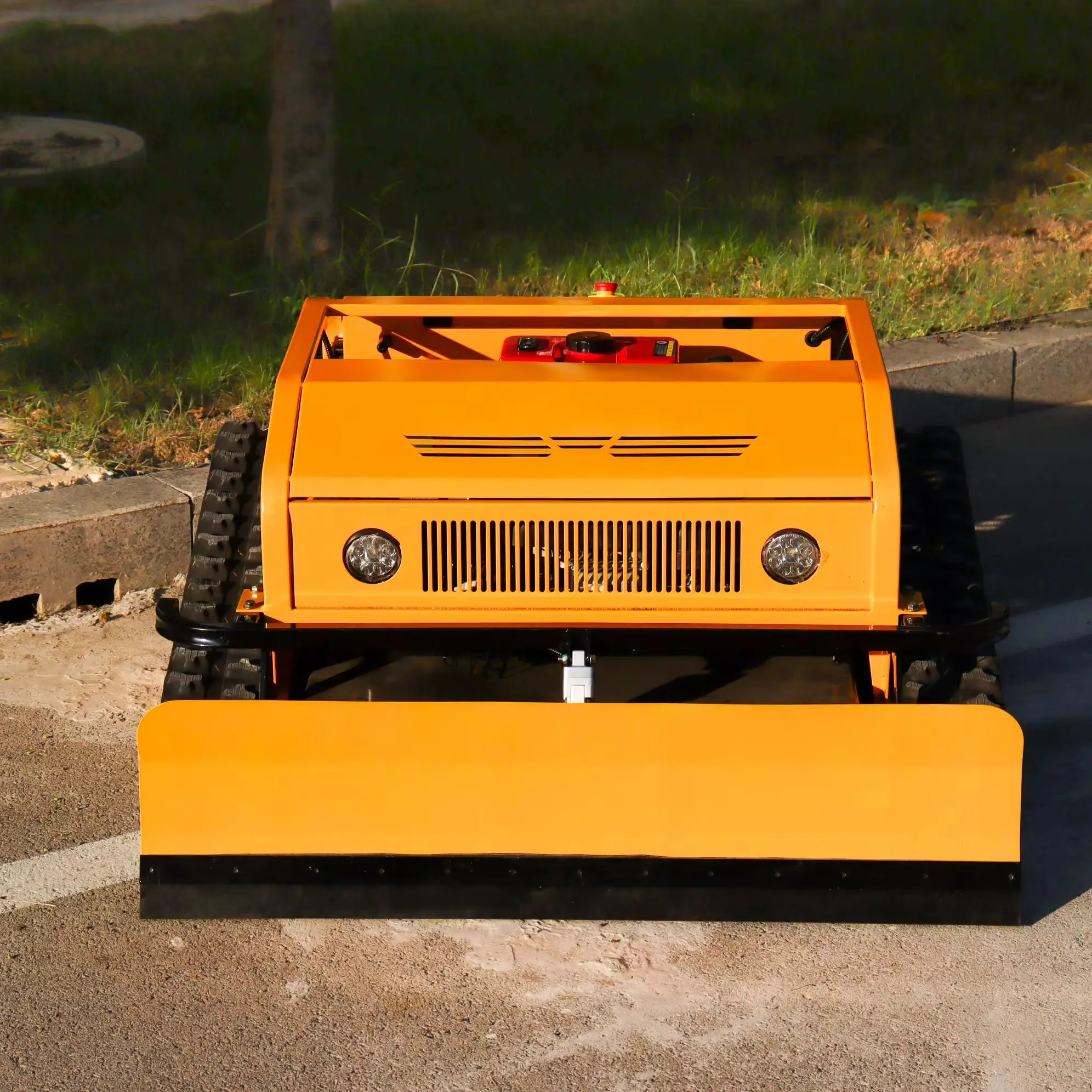 جزازة العشب الأوتوماتيكية 800 مللي متر مع جهاز تحكم عن بعد كفاءة عالية لحدائق المنحدر سهلة الاستخدام المنزلي 220 فولت Uphill Downhill قادرة #2