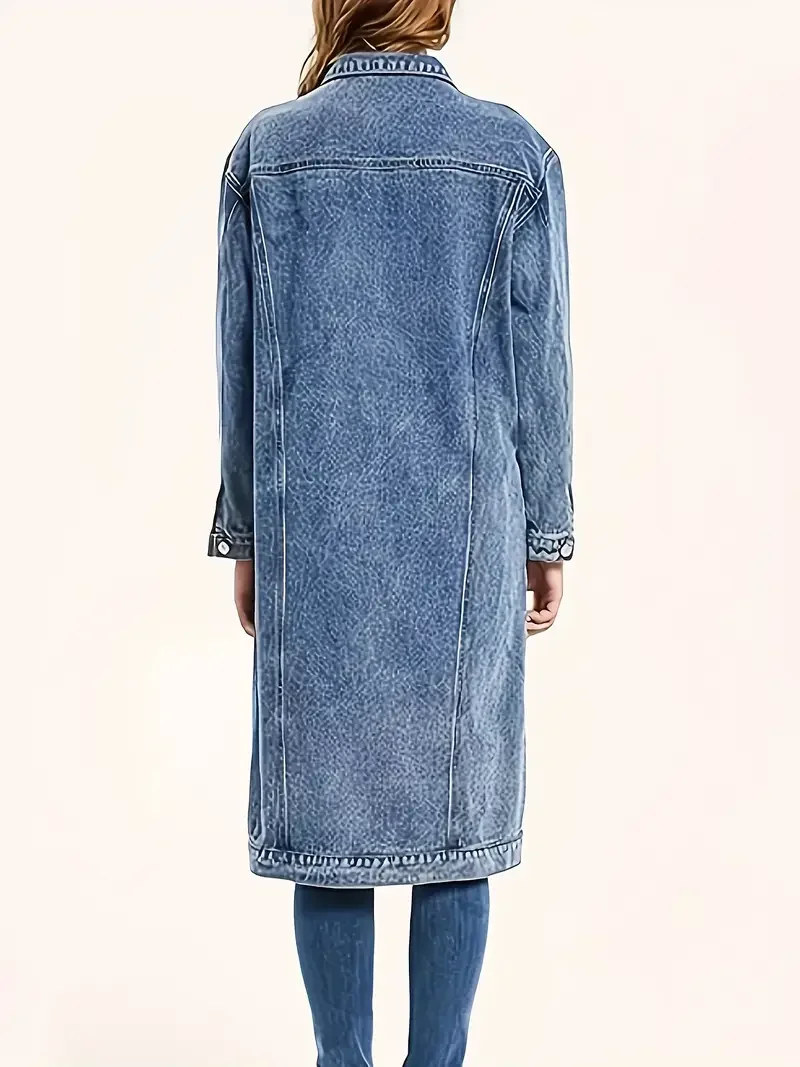 سترة نسائية كلاسيكية طويلة من قماش الدنيم بالإضافة إلى سترة فضفاضة بأكمام طويلة وأزرار من قماش الدنيم