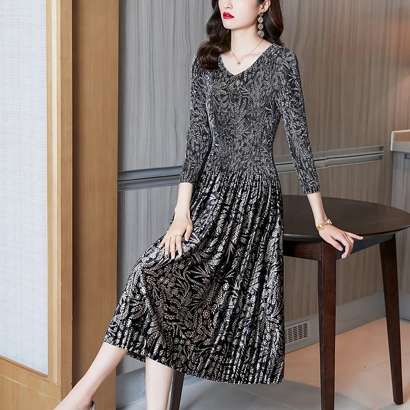 2024 Autumn and Winter New Item Positioning Hot Stamping Chic Miyake Clothing Gold Velvet Pleated Fashion Maxi Dress