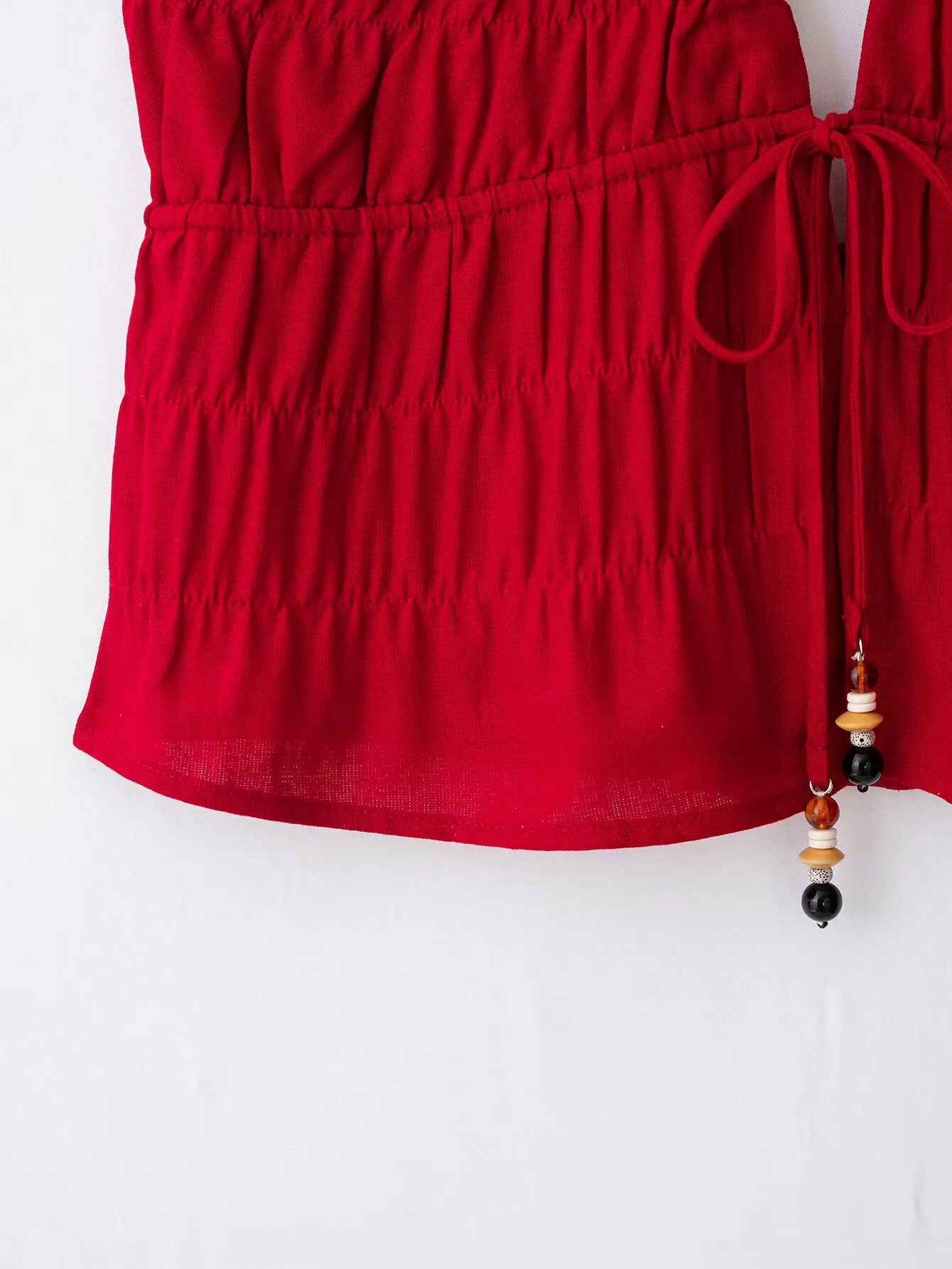 KONDALA Schicke Sommerliche Sexy Rote Damenanzüge mit Neckholder-Plissee-Weste + Langer Midirock mit Kordelzug – Modische Urlaubssets für Damen 2026 – Detail 10