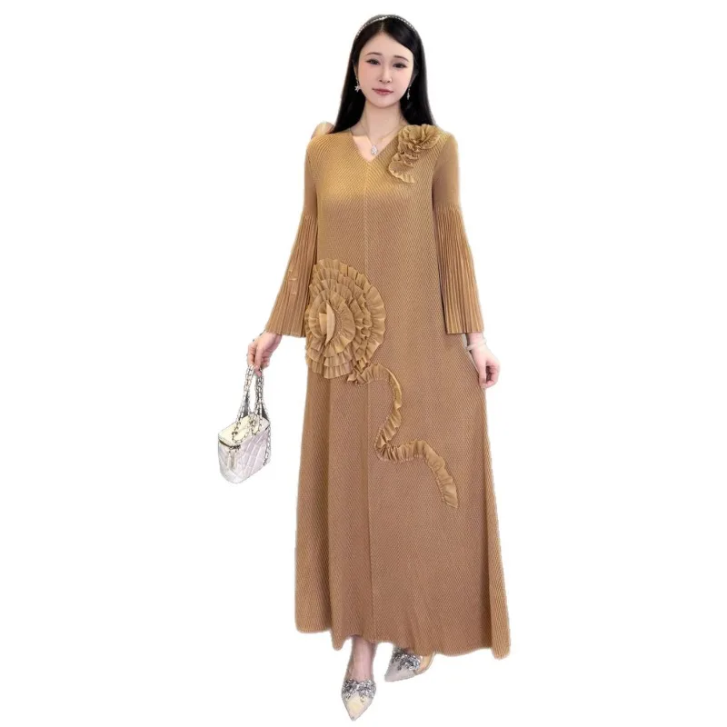 Sukienka Miyake Fold 2025 Jesień/Zima Nowa, Jednolita, Luźna, Duży Rozmiar, Długa Sukienka Modna z Kwiatowymi Rękawami, Damska Sukienka z Dekoltem w Serek, Plisowana