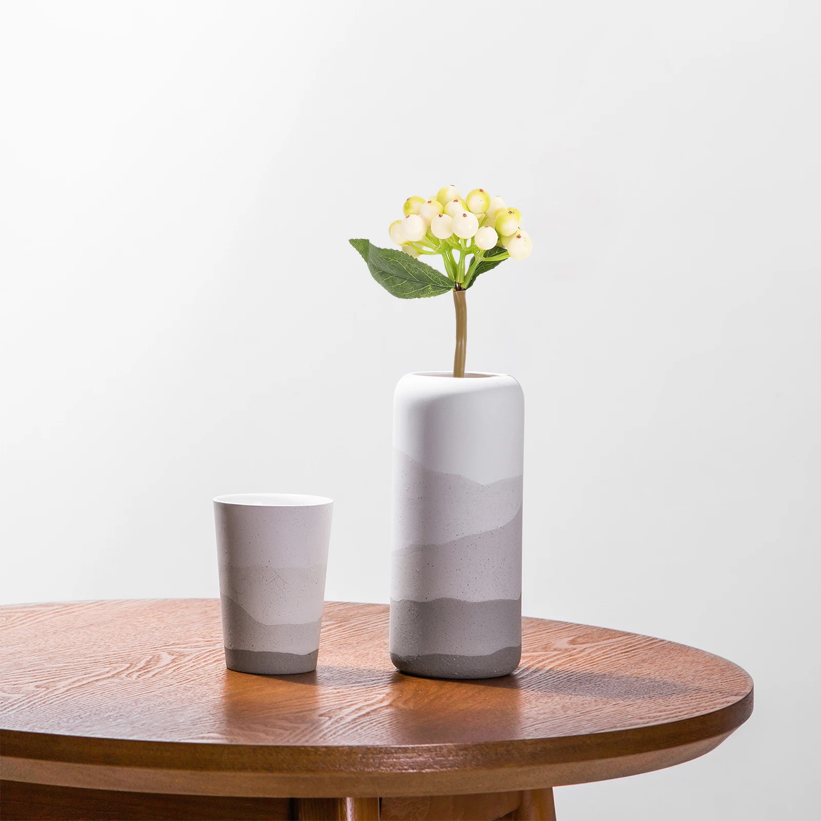 

5Pcs Faux Berry Branches Realistic Plastic Simulation Christmas Stem Decor for Holiday Wreath Wedding Vase Decoration Party Use