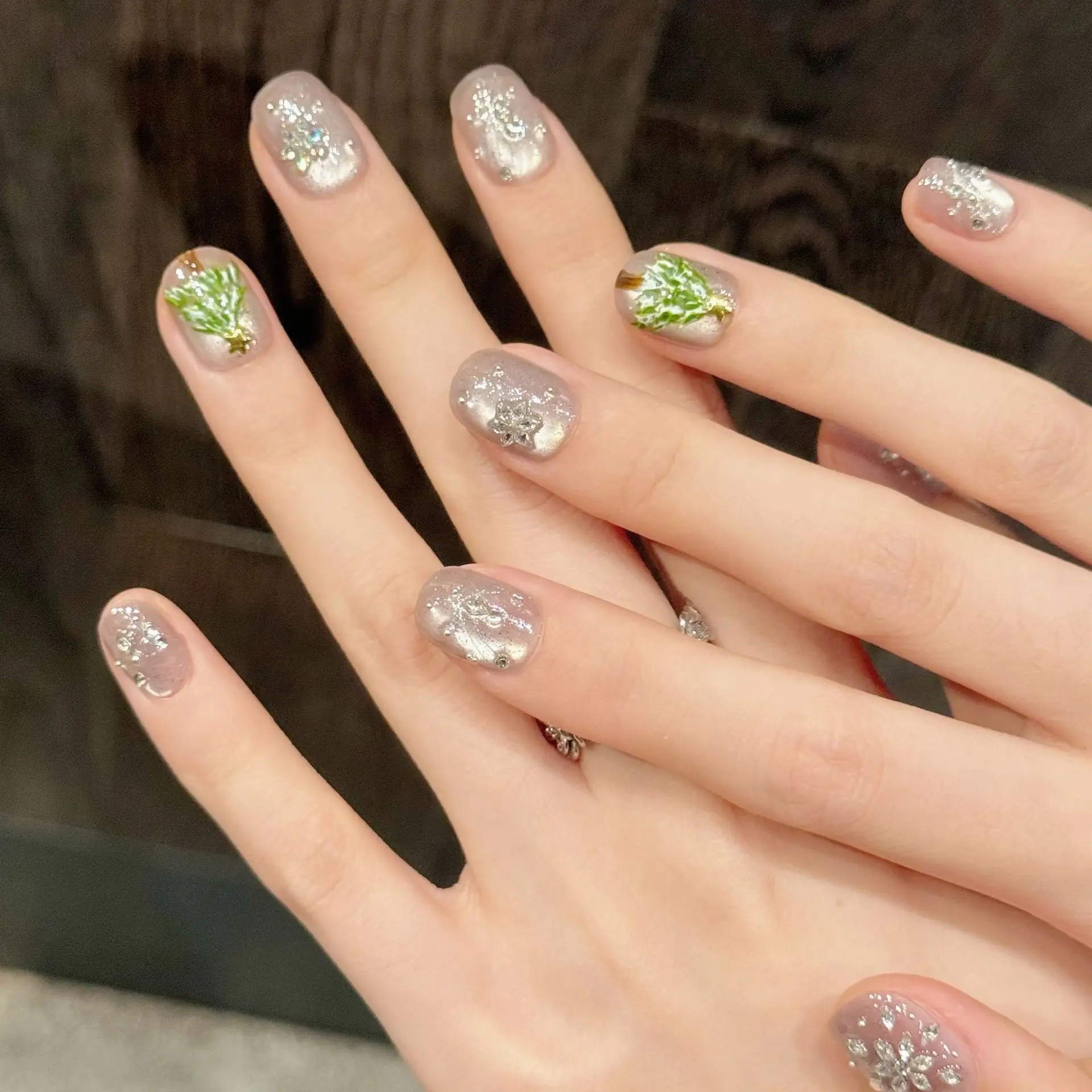 10 STUKS Luxe Handgemaakte Druk op Nagels Korte Ovale Sneeuwvlok boren Ontwerp met 3 STUKS Tool Lijm Nagel lijm Tabs