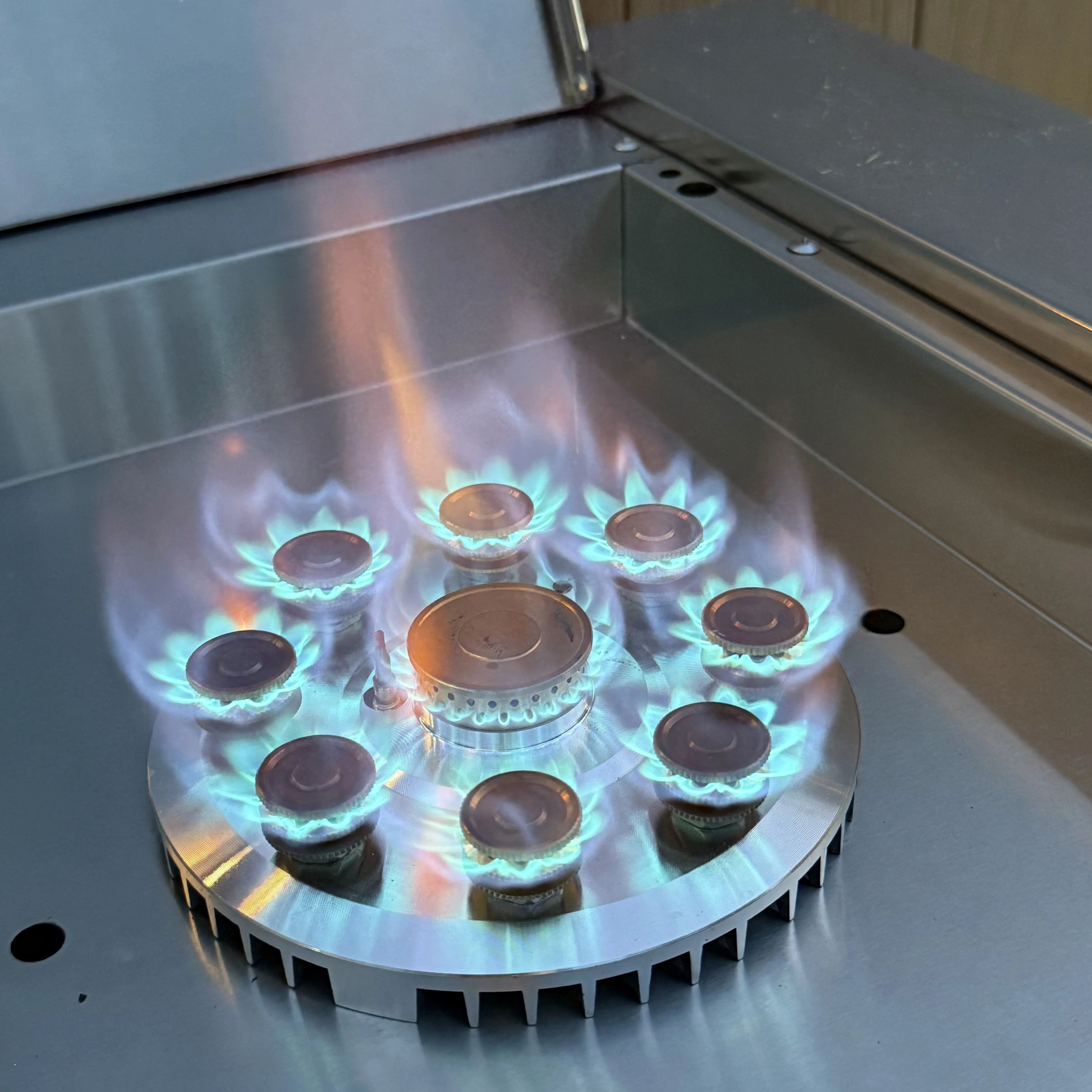 Outdoor Power Grill - موقد طهي مدمج عالي الطاقة: شواية
