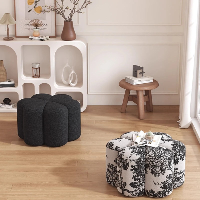 

Ottoman Minimalist French Cream Flower Shaped Stool Exquisite Romance Jacquard Fabric Designer Selection Furniture Shoe Bench
