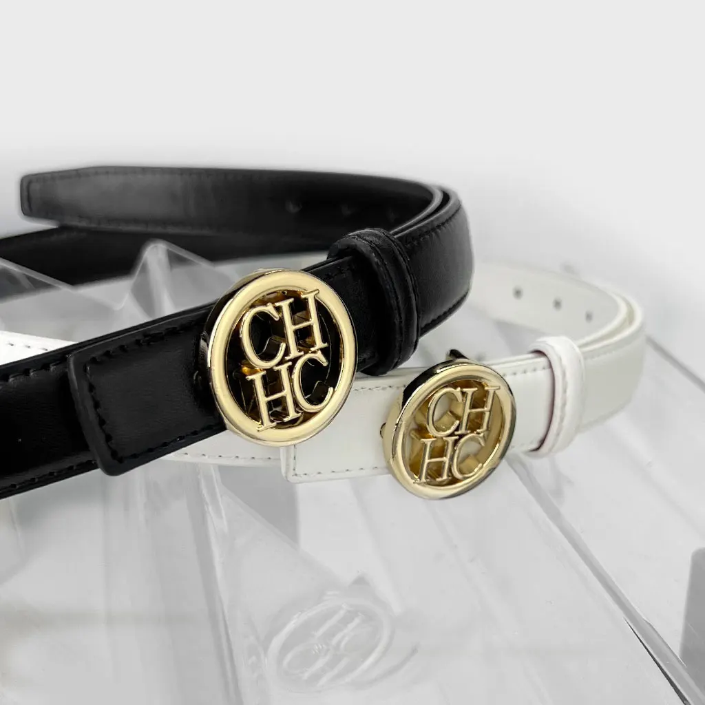 حزام سيدة مربوط بشكل حنون حول خصرها، ينفق الوقت معًا #4