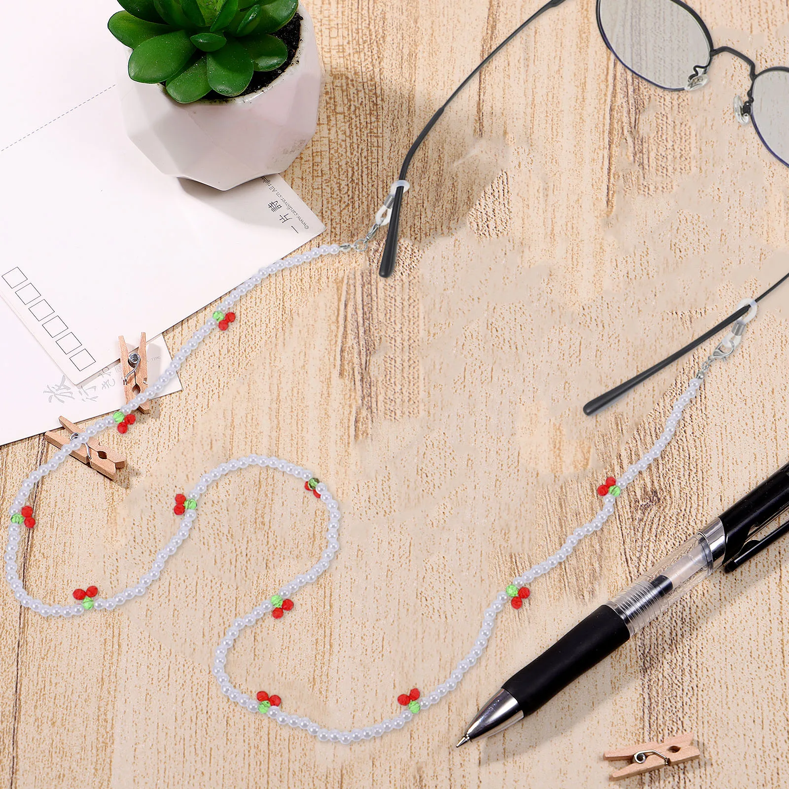 

Cherry Rice Bead Mask Chain Eyeglasses Hanging Strap Lanyard Premium Material Long Use Fall Prevention Damage Protection Bead