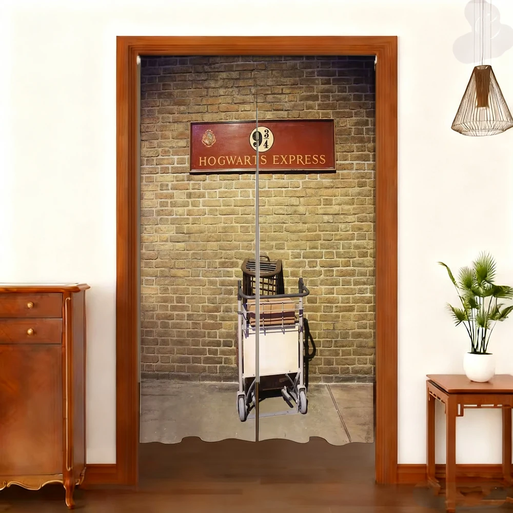 Harryy Potters 9/4-Zug-Plattform, Backsteinmauer, Fotografie-Hintergrund, magische Schultür, hängendes Banner, halber Vorhang, Baby-Portrait