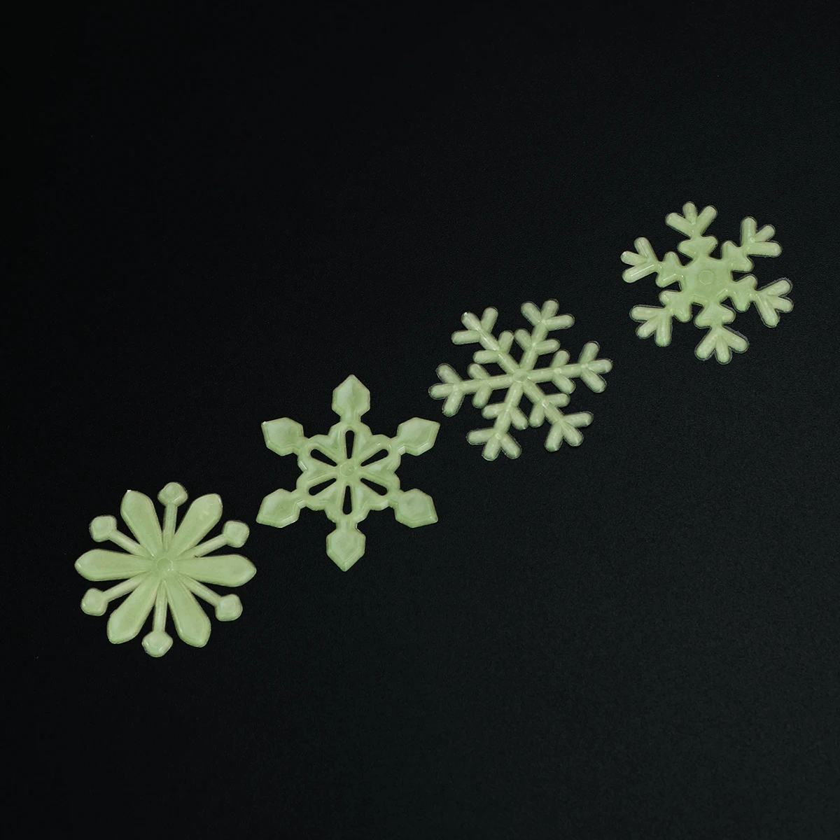 

50Pcs 3D Snowflake Sticker Set Glow in Dark Wall Clings for Ceiling Doors Glass Window Christmas Kids Room Fairy Light Decor
