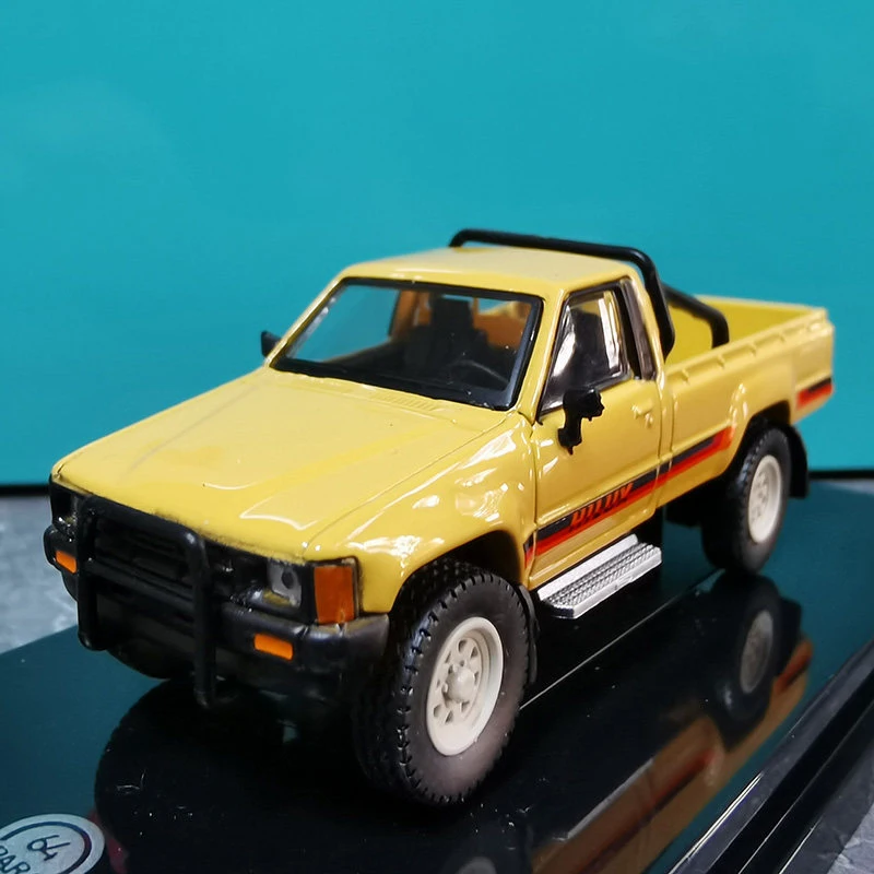 

PARA 1/64 Hilux Class 7s 1985 Alloy Racing Car Diecasts & Toy Vehicles Car Model Miniature Scale Model Car For Children