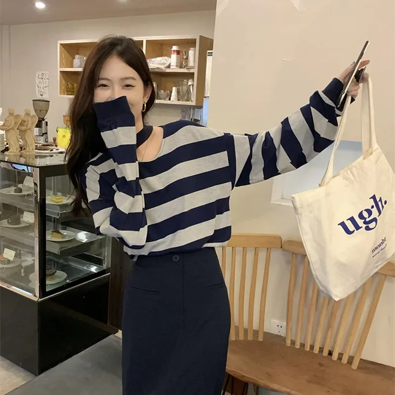 Camiseta a rayas para mujer, camiseta ahuecada Ins que combina con todo, manga larga, elegante, a la moda, estética suave, atractiva, holgada Ulzzang 2024