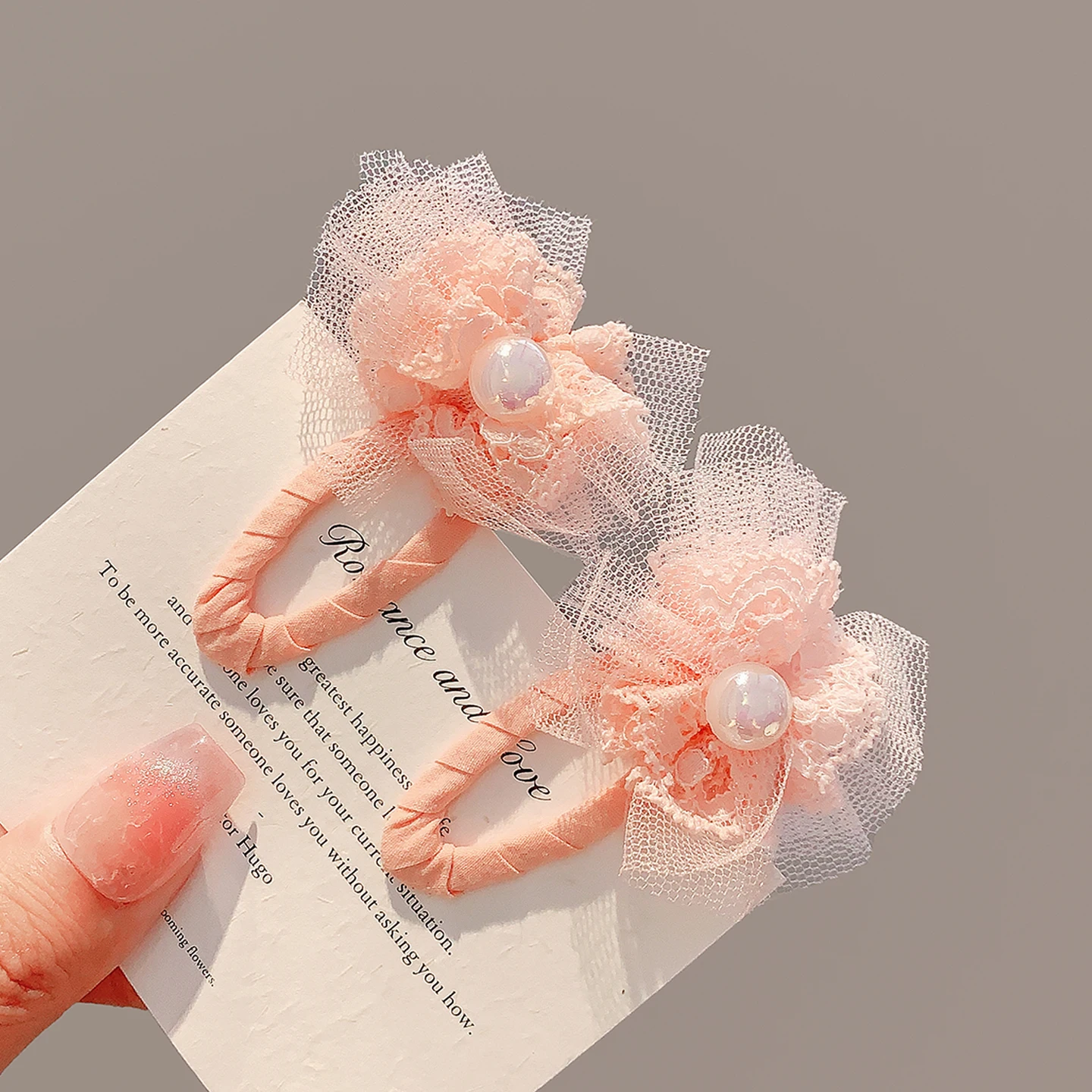 2 Stück/Set Modische Stoffumwickelte Wassertropfen-Haarspangen Spitzen-Tüll-Blumen-Perlen-Haarnadeln für Frauen Mädchen Kinder Haarklammern 2026 – Detail 3