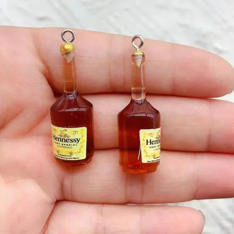 2 قطعة/الوحدة الراتنج محاكاة ثلاثية الأبعاد زجاجة الكحول سحر قلادة ل القرط المفاتيح Diy بها بنفسك صنع المجوهرات النتائج الإكسسوارات