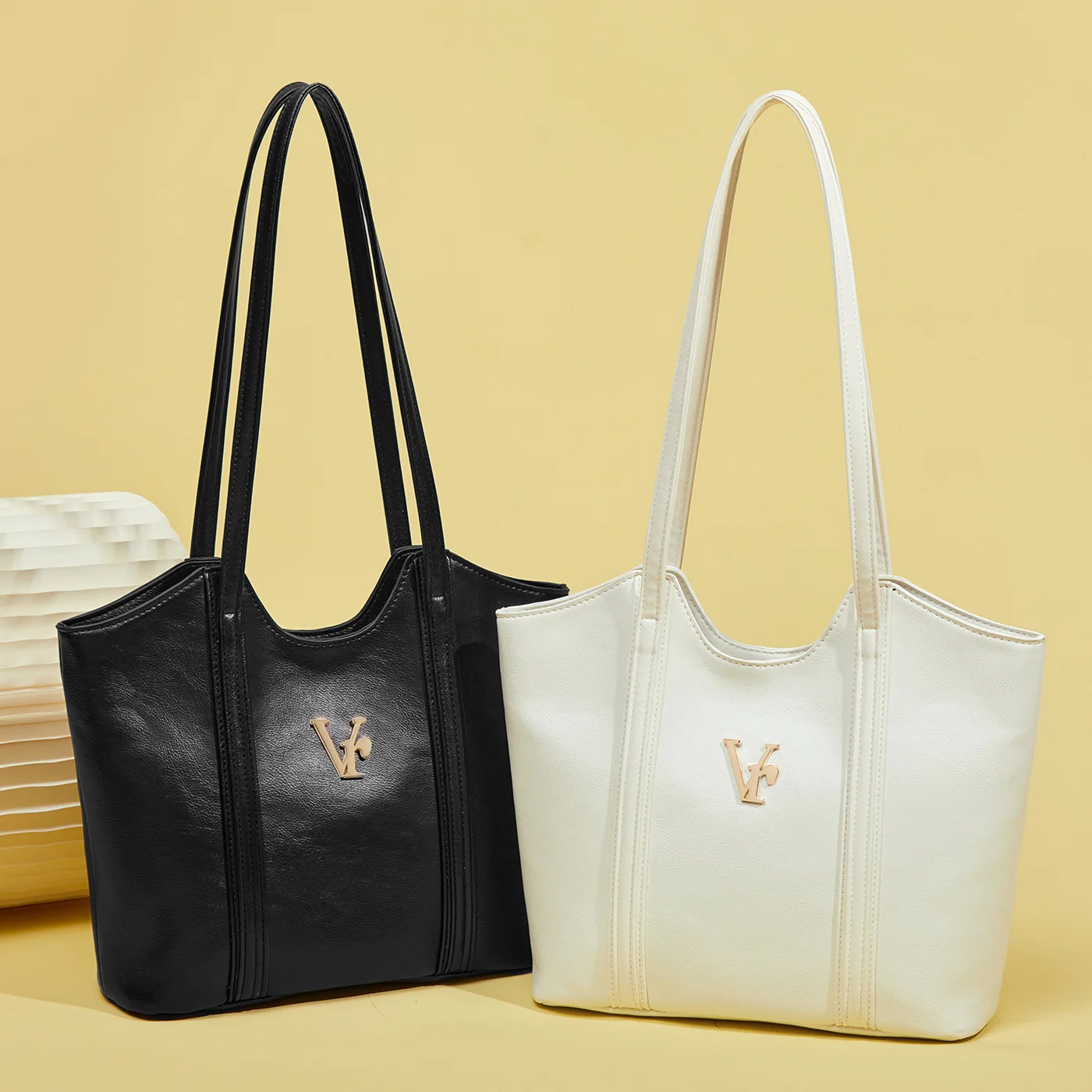 

Simple Vertical Stripe Tote Bag for Women, Large Capacity Shoulder Bag, Versatile Soft Leather Handbag for Commuting, Simple Soft Leather Shoulder Bag