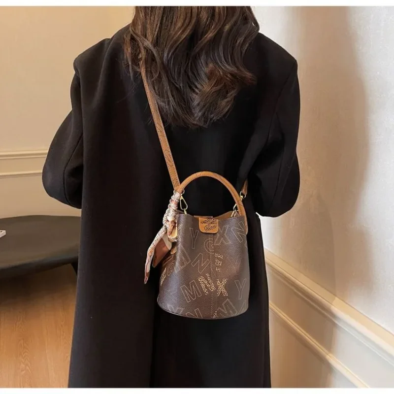 

High-grade New Fashion Retro Bag Portable Bucket Bag High Appearance Level Explosive Can Be Carried Crossbody or Hand handbags
