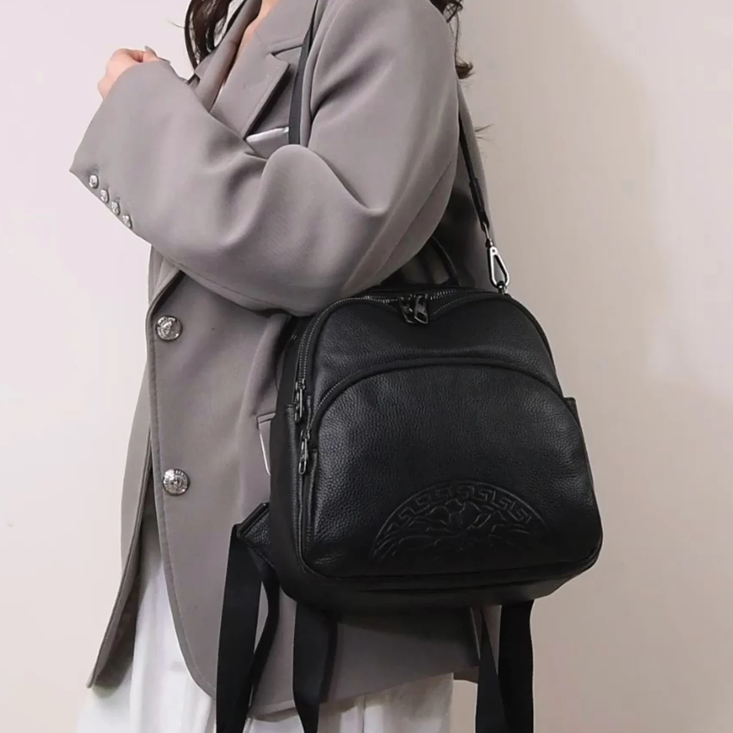 

Женский противоугонный рюкзак оригинального бренда из натуральной кожи: элегантный, сдержанный, минималистичный дизайн, городской модный рюкзак