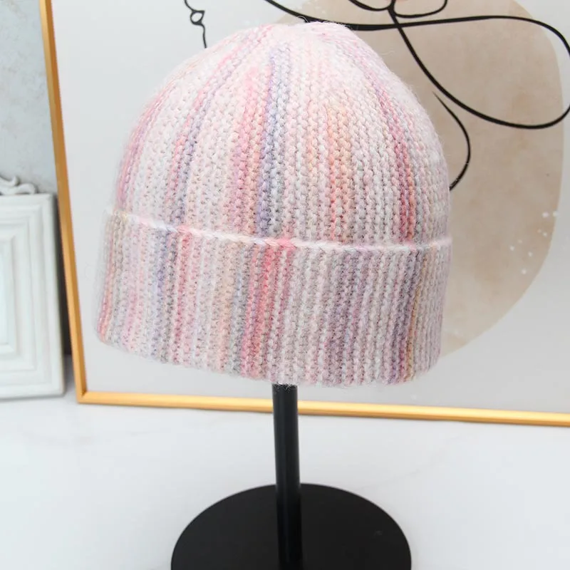 Neue Damen Herbst- und Winter-Strickmütze mit Farbverlauf und Batikmuster, Modische Outdoor-Wärmemütze mit Ohrenschutz, Gestreifte Skull-Beanie-Kappe – Detail 6