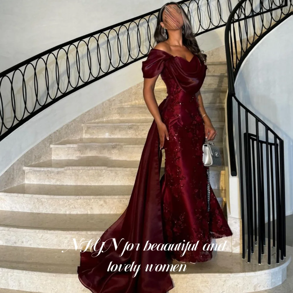 فستان حفلات أنيق من NFYN باللون العنابي مكشوف الكتفين مزين بالترتر اللامع فستان سهرة نسائي أنيق مخصص