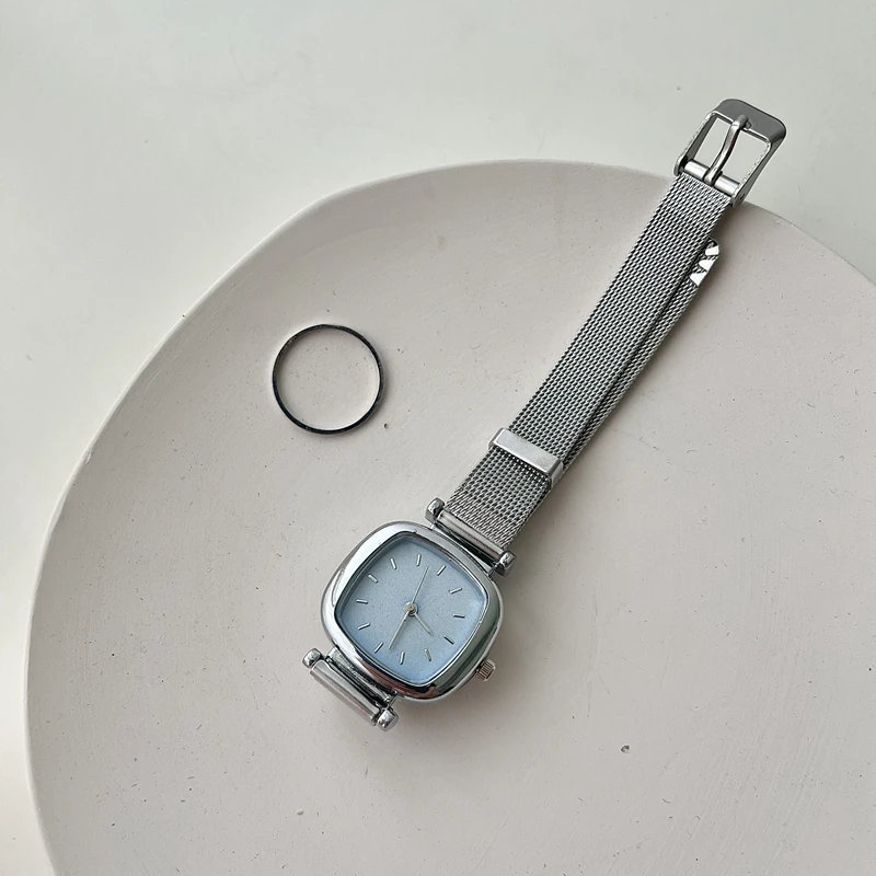 Маленькие квадратные женские часы в стиле ретро, нишевые, легкие, роскошные, простые, темпераментные, универсальные, повседневные, женские часы с маленьким циферблатом