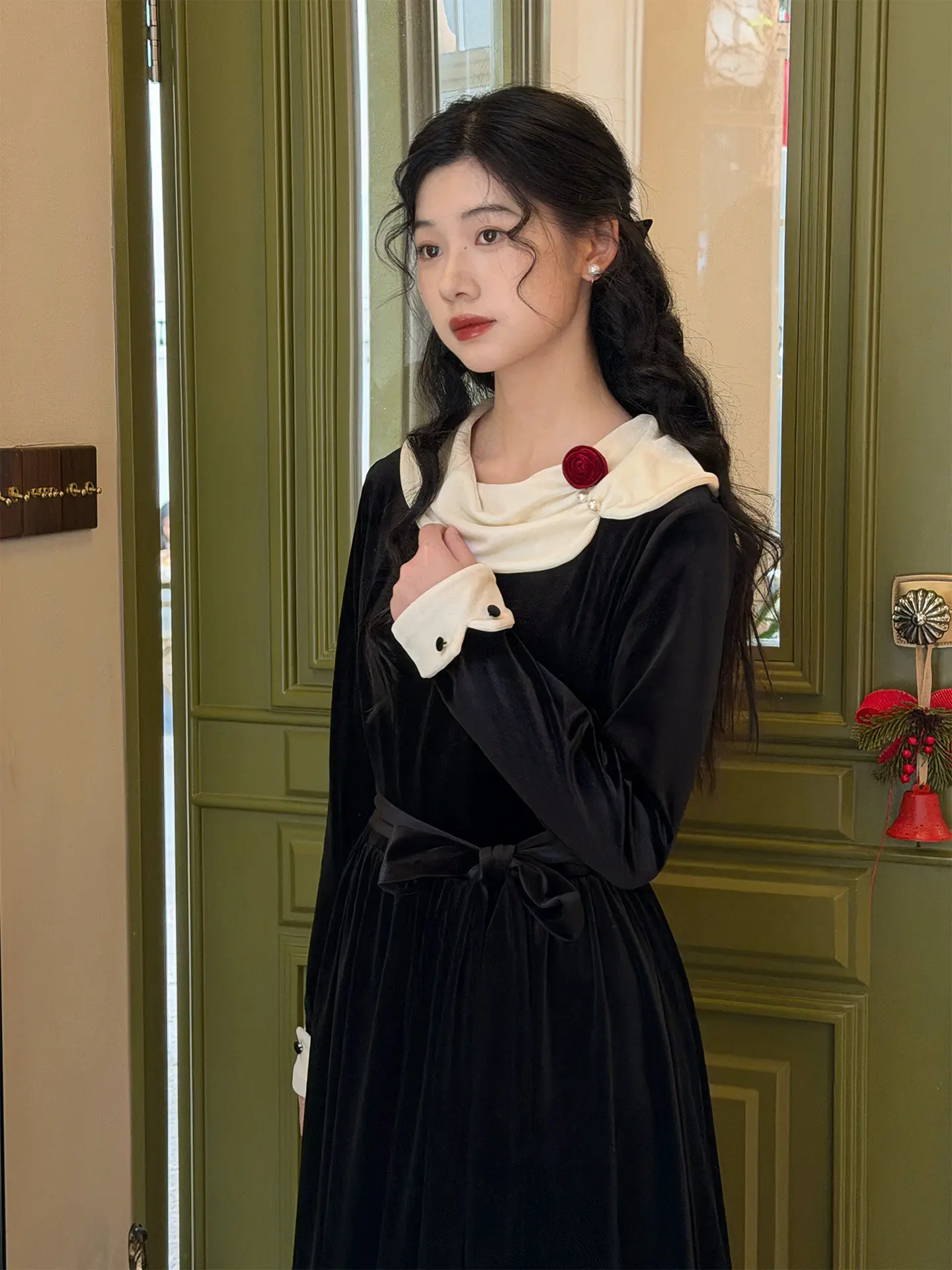 

TIYIHAILEY Spring Autumn Velvet Women Dress Full Sleeve Long Mid-Calf Ladies S-L Vintage Patchwork Detachable Flower High Waist