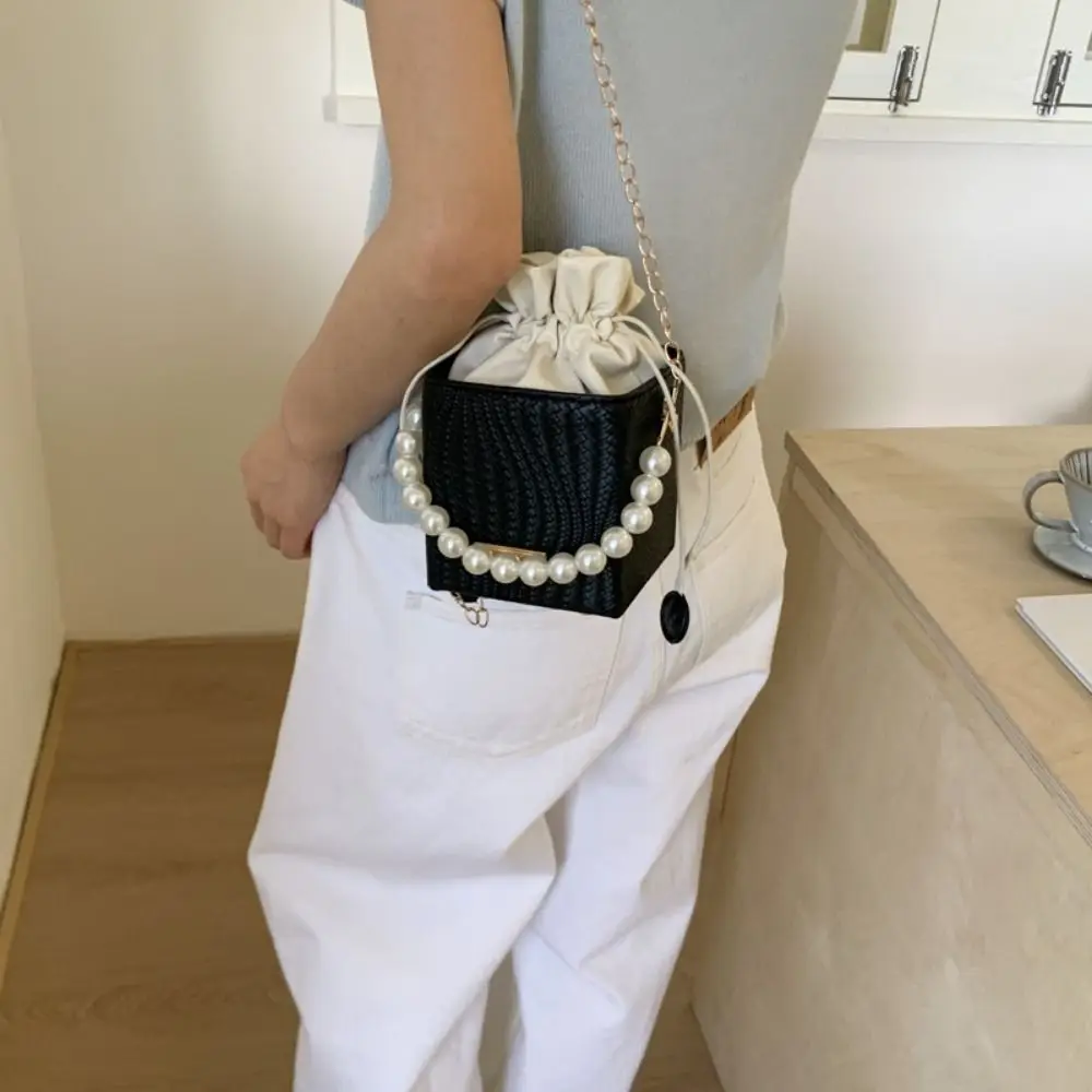 حقيبة كتف نسائية أنيقة خفيفة فاخرة وأنيقة حقيبة دلو كروس ذات سعة كبيرة وسلسلة مربعة حقيبة صندوق ساعي للحفلات