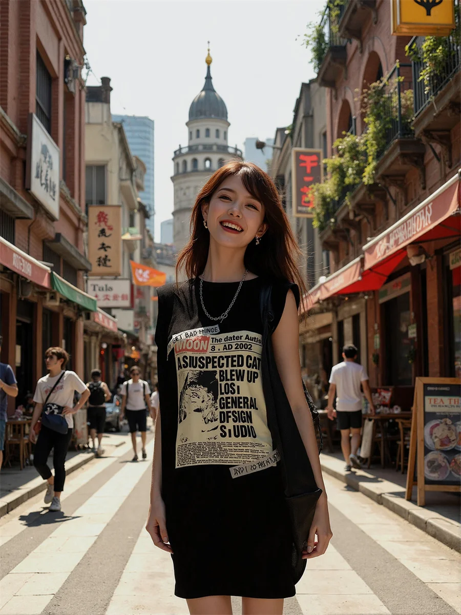 Damenkleid, Harajuku-Trend, schwarze Applikationen, seitlicher Schlitz, Ausschnitt, Spleißen, Ausschnitt, Aushöhlung, Sling, Hosenträger, Riemchen, Schnürung