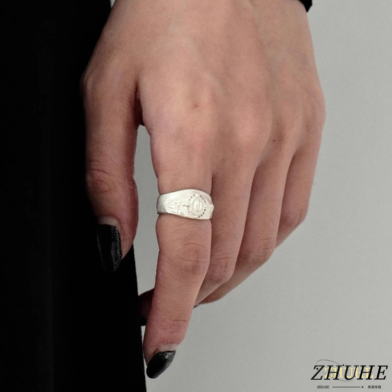 

ZHUHE The Retro And Niche Frosted Texture Ring With A Unique And Distinctive Feel Is A Jewelry Accessory For Women