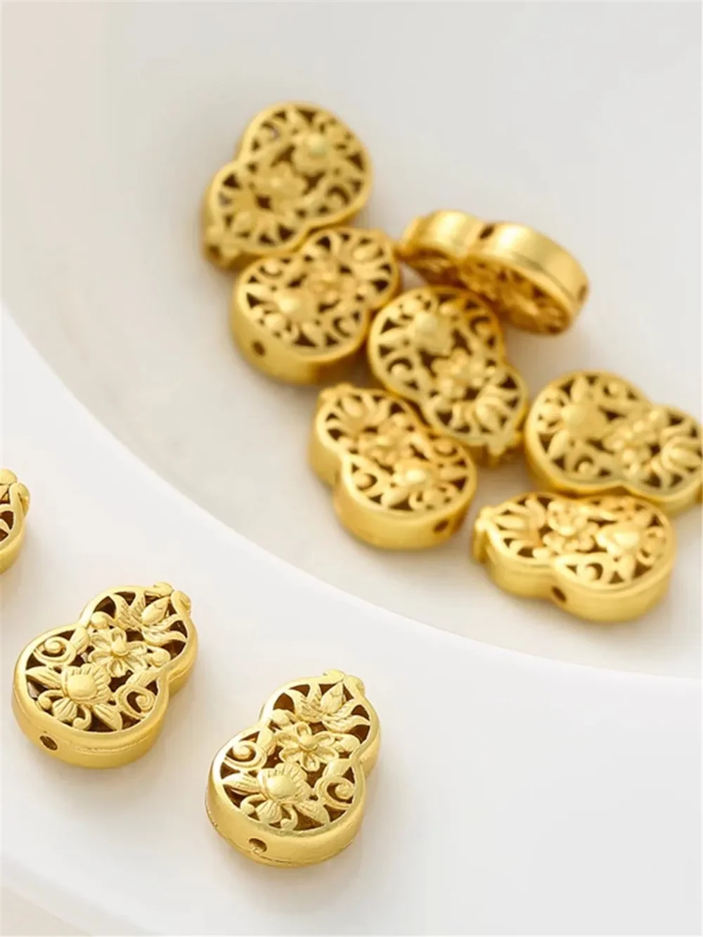 

Аксессуары из 18-каратного песочного золота, полая тыква в стиле ретро, крест через отверстие, бусина, сделай сам, свободный браслет из бисера, ожерелье, ювелирные изделия