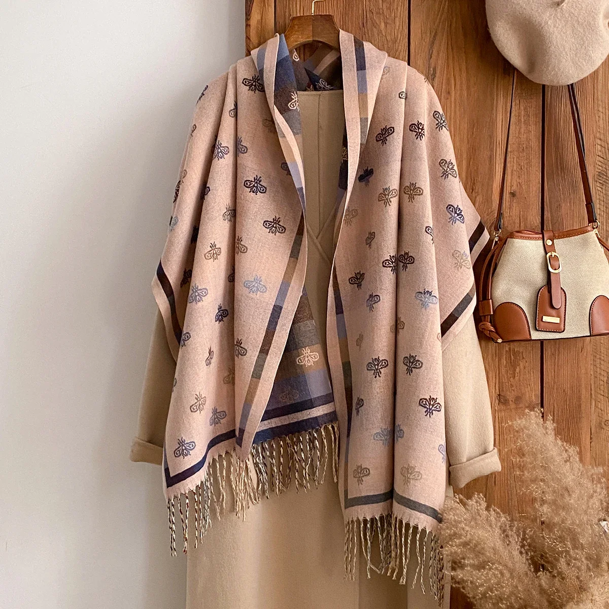 2025-novo-design-pequena-abelha-padrao-cachecois-para-mulheres-inverno-quente-pashmina-impressao-cachecol-xale-feminino-grosso-cobertor-envolve-foulard