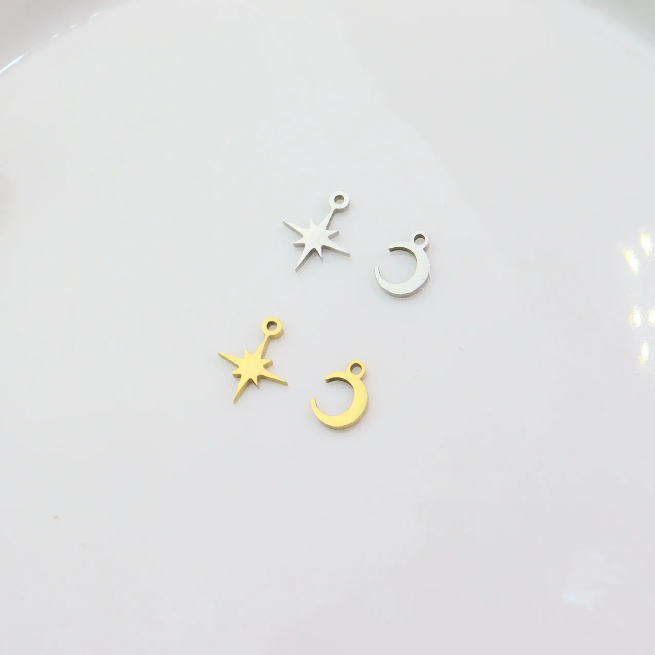 10pcs Stainless Steel Shiny Mini Star Moon Charms Pendant DIY Handcraft Waterproof Women\'s Fashion Jewelry Accessory