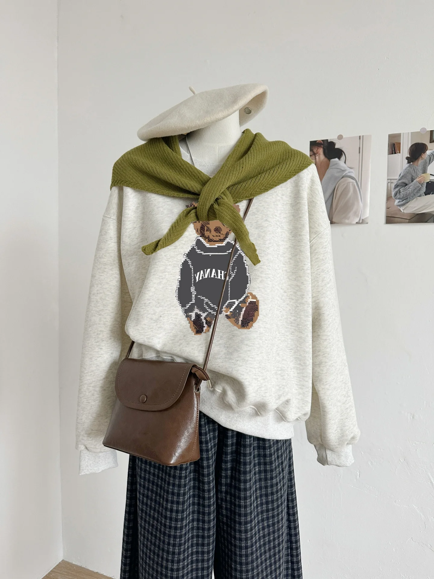 

Женский свитшот с круглым вырезом и принтом в стиле ретро с мультяшным медведем, весенне-осенний, свободный, повседневный, универсальный, стройнящий топ, модная уличная одежда