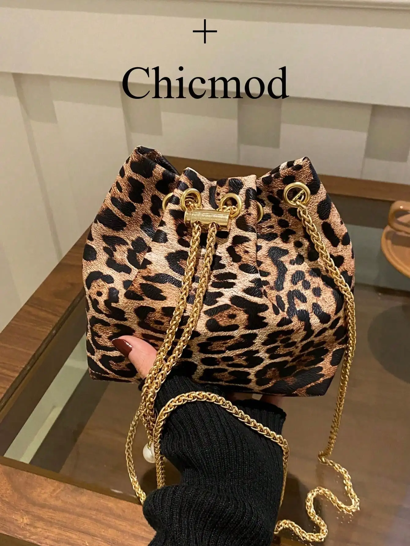 

Leopard Print Drawstring Bucket Bag with Gold Chain Strap for Women