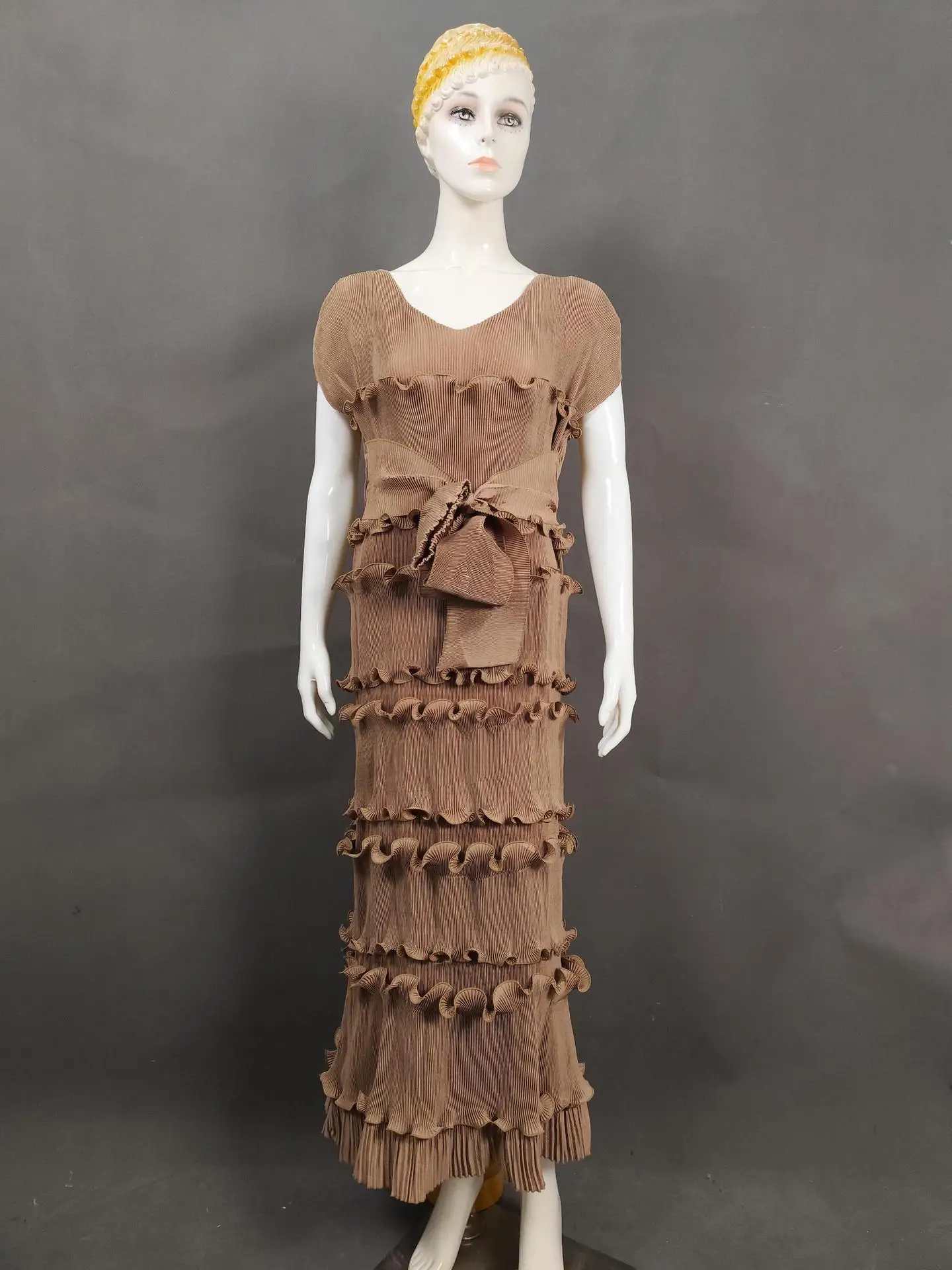 Miyake plissado moda cor sólida grande decote em v bolo feminino em camadas fungo borda vestido solto roupas femininas