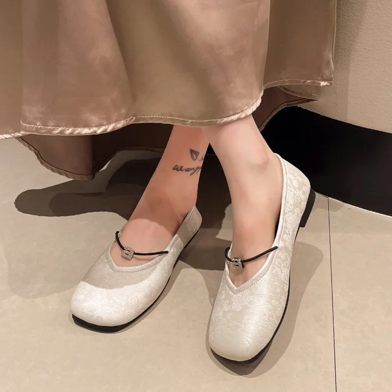 New Shallow-mouth Mary Jane-style Chinese Folk Soft-soled Women's Slip-on Retro Bean Shoes Hanfu Shoes